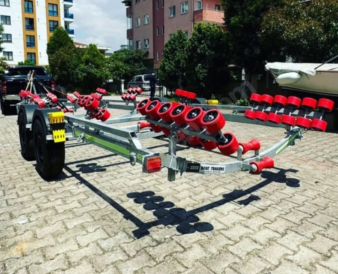 Coss Römork 8-10 metre arası boy ayarlı, çoklu roller sistem tekne römorku