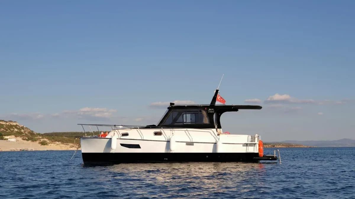 ACAR YAT LIBERTA 28